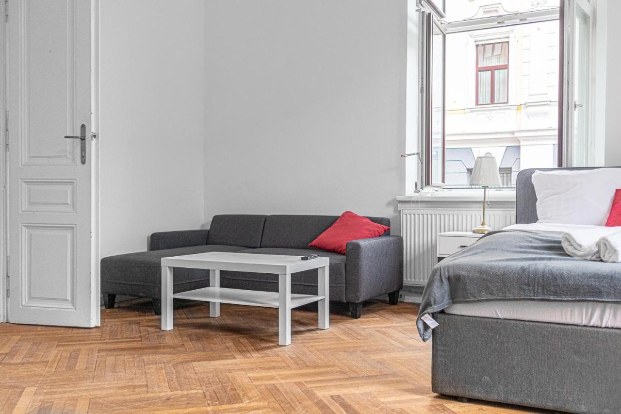 Joyful At Superb Location Near Akh Hospital Wien