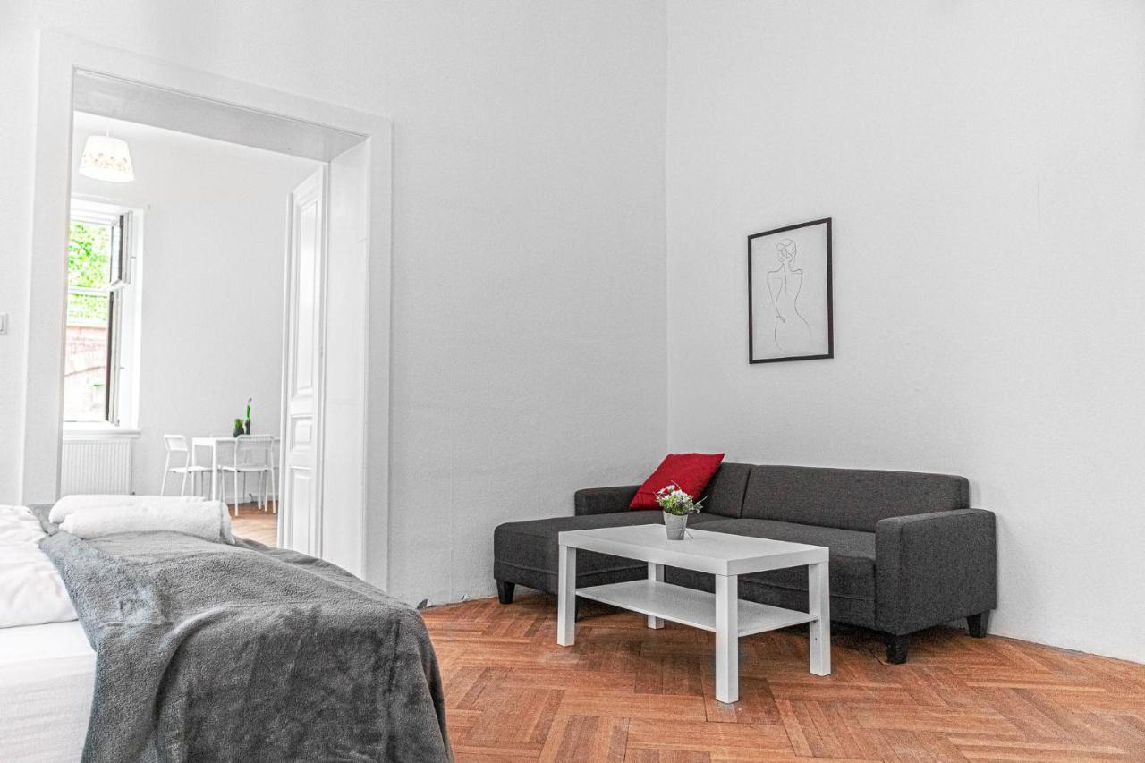 Joyful At Superb Location Near Akh Hospital Wien